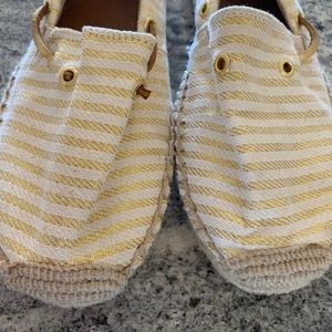 Sperry Topsider women’s 8.5 canvas shoes!